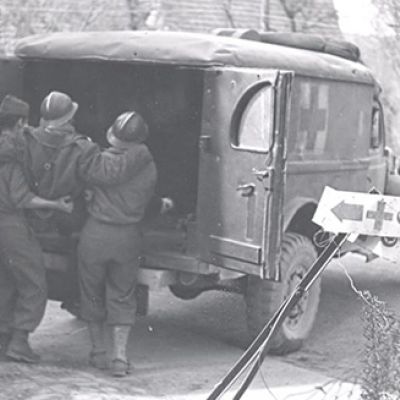 Caricando un'ambulanza: AFS con la Prima Armata Francese, 1944-1945